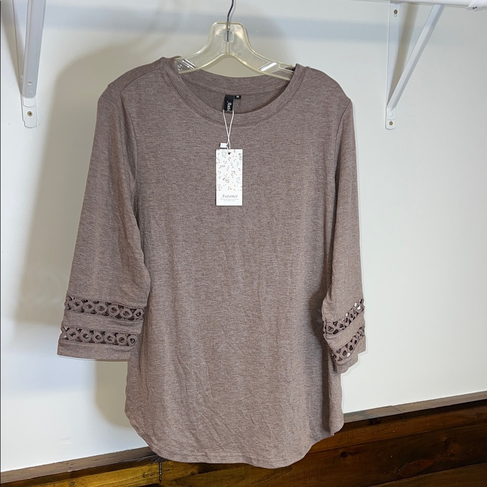 NWT Automet Taupe 3/4 Sleeve Top with Lace‎ Accents- M